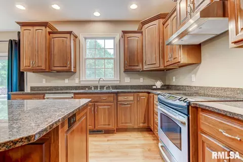3413 Embassy Dr, Springfield, IL 62711 photo 14