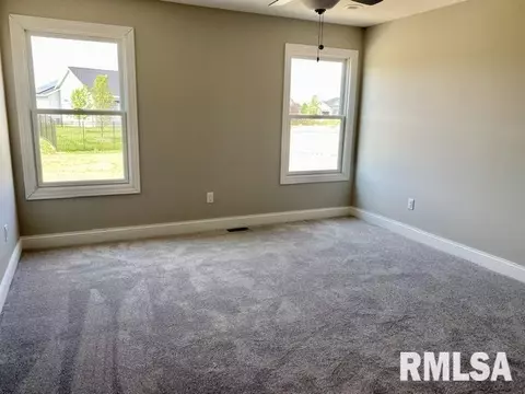 4706 Bellevue Dr, Springfield, IL 62711 photo 2