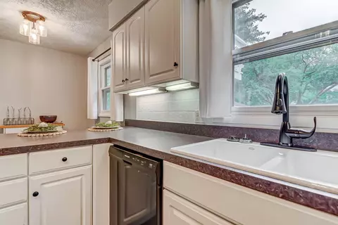 160 Exmore Dr, Springfield, IL 62704 photo 9