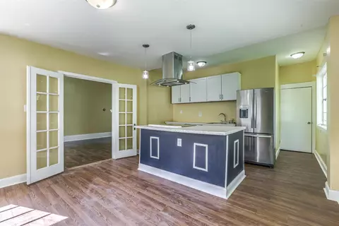 526 S Walnut St, Springfield, IL 62704 photo 3