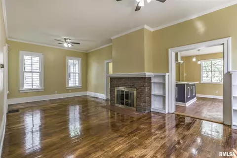 526 S Walnut St, Springfield, IL 62704 photo 2
