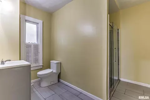526 S Walnut St, Springfield, IL 62704 photo 5
