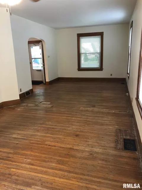 1801 S Spring St, Springfield, IL 62704 photo 4