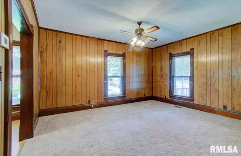 265 Elm St, Waverly, IL 62692 photo 5