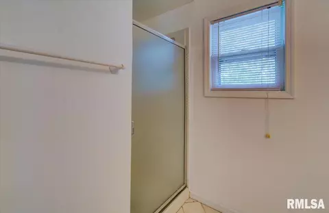 265 Elm St, Waverly, IL 62692 photo 22
