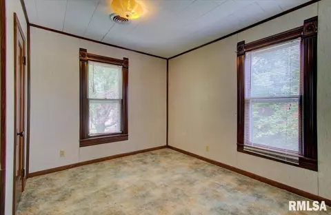 265 Elm St, Waverly, IL 62692 photo 12