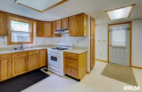 265 Elm St, Waverly, IL 62692 photo 33