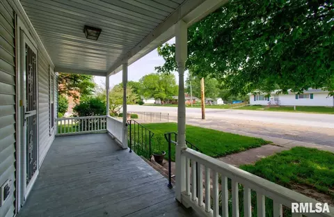 265 Elm St, Waverly, IL 62692 photo 3