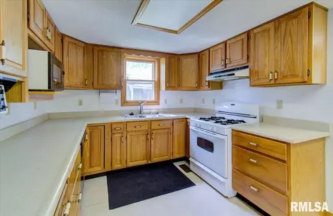 265 Elm St, Waverly, IL 62692 photo 30