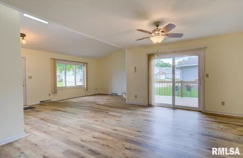 101 Calvin Ave, Springfield, IL 62704 photo 3
