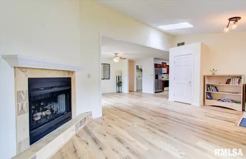 101 Calvin Ave, Springfield, IL 62704 photo 6