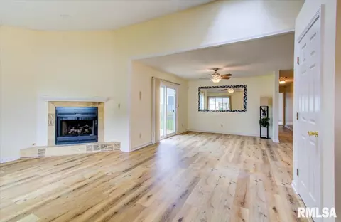 101 Calvin Ave, Springfield, IL 62704 photo 2