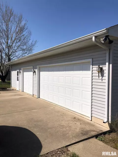 14571 Frontier Dr, Athens, IL 62613 photo 3