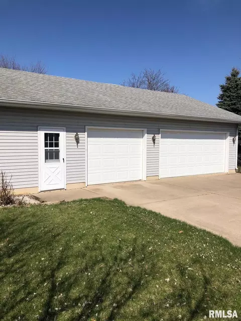 14571 Frontier Dr, Athens, IL 62613 photo 4