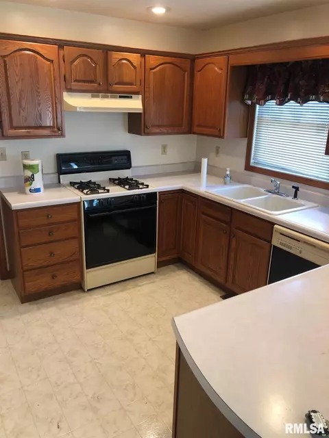 14571 Frontier Dr, Athens, IL 62613 photo 9