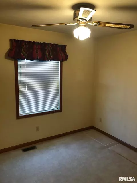 14571 Frontier Dr, Athens, IL 62613 photo 13