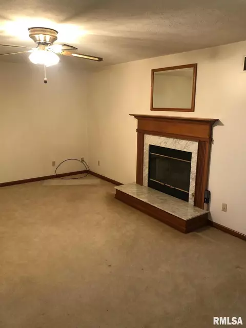14571 Frontier Dr, Athens, IL 62613 photo 8