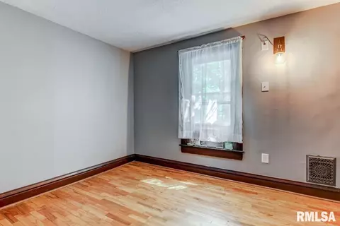 938 N 2nd St, Springfield, IL 62702 photo 33