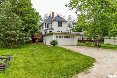 413 N Vine St, Mount Pulaski, IL 62548 photo 2