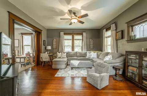 413 N Vine St, Mount Pulaski, IL 62548 photo 7