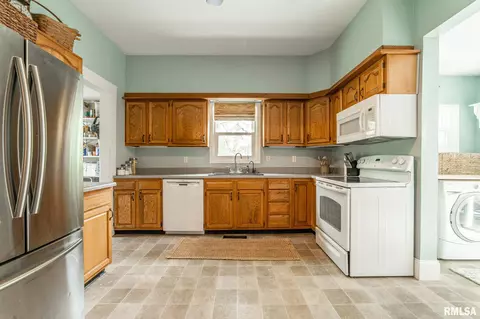 413 N Vine St, Mount Pulaski, IL 62548 photo 15