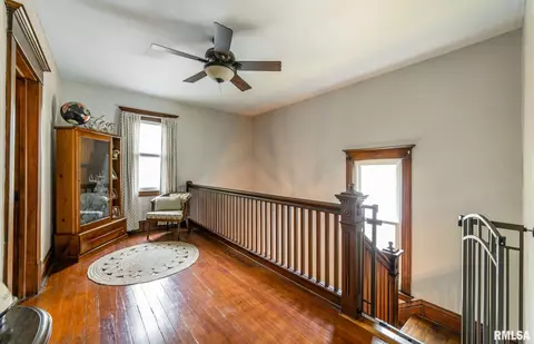 413 N Vine St, Mount Pulaski, IL 62548 photo 18