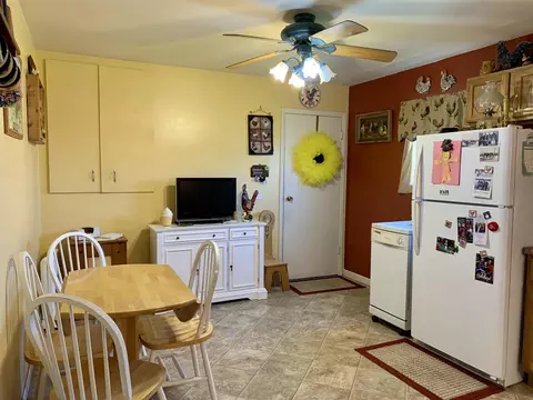 208 Cedar St, Abingdon, IL 61410 photo 9
