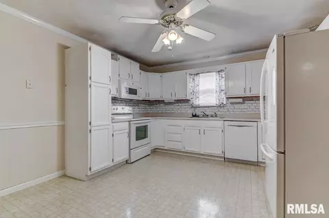 3120 Lakeshire Dr, Springfield, IL 62707 photo 9