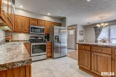 101 Resina Dr, Springfield, IL 62703 photo 13