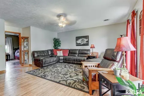 101 Resina Dr, Springfield, IL 62703 photo 4
