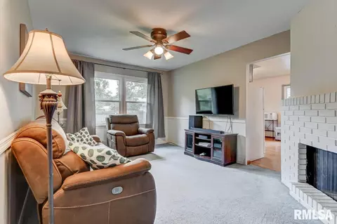 2308 Hampton Dr, Springfield, IL 62704 photo 9