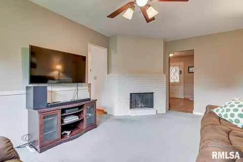 2308 Hampton Dr, Springfield, IL 62704 photo 11