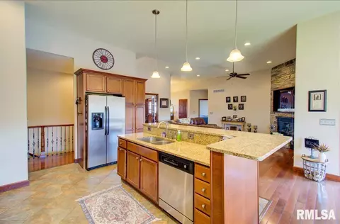 1408 Lake Pointe Ct, Springfield, IL 62712 photo 12