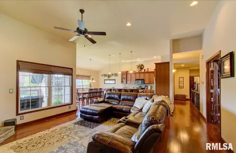 1408 Lake Pointe Ct, Springfield, IL 62712 photo 4