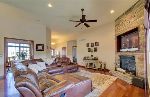 1408 Lake Pointe Ct, Springfield, IL 62712 photo 3