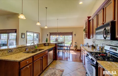 1408 Lake Pointe Ct, Springfield, IL 62712 photo 10