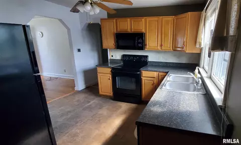 11 Harriet Ln, Springfield, IL 62702 photo 9
