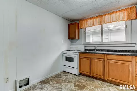 2020 S Spring St, Springfield, IL 62704 photo 9