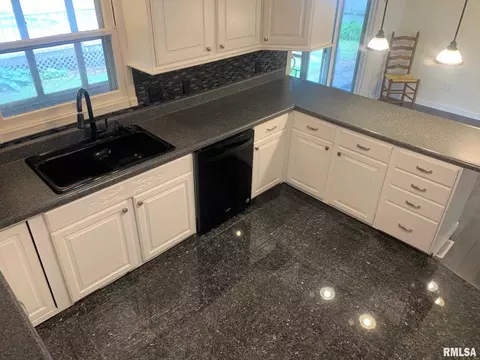 409 Rainbow Dr, Athens, IL 62613 photo 9