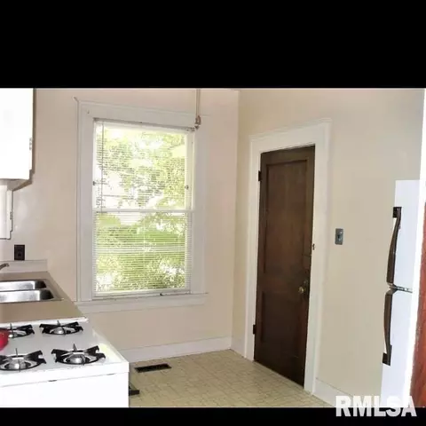 300 S Macarthur Blvd, Springfield, IL 62704 photo 12