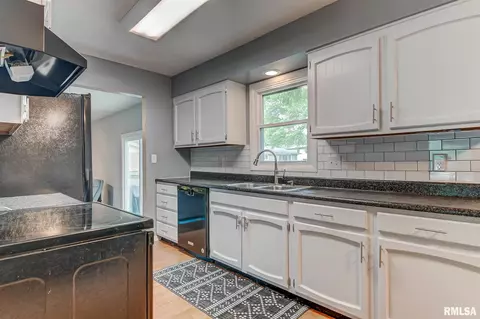 1812 E Hazel Dell Rd, Springfield, IL 62703 photo 9