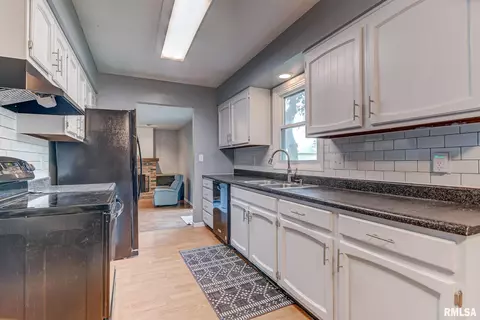 1812 E Hazel Dell Rd, Springfield, IL 62703 photo 8