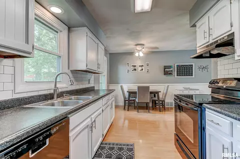 1812 E Hazel Dell Rd, Springfield, IL 62703 photo 11