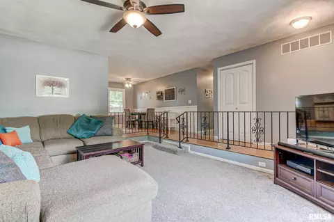 1812 E Hazel Dell Rd, Springfield, IL 62703 photo 6