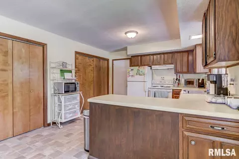211 Golf Rd, Springfield, IL 62704 photo 6