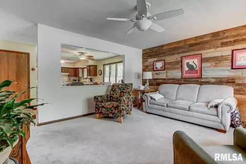 211 Golf Rd, Springfield, IL 62704 photo 2