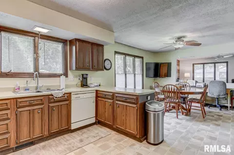 211 Golf Rd, Springfield, IL 62704 photo 8
