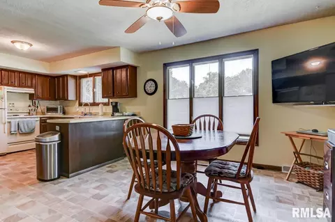 211 Golf Rd, Springfield, IL 62704 photo 5