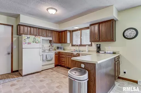 211 Golf Rd, Springfield, IL 62704 photo 7