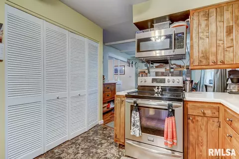 22 Danbury Dr, Springfield, IL 62704 photo 9